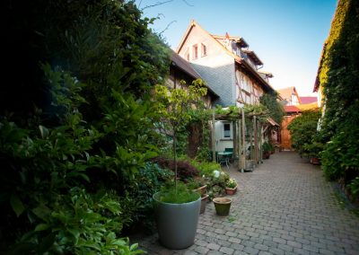 Fachwerkhaus Innenhof Beate Bed and Breakfast Pension Münzenberg