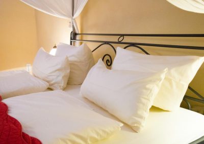 Himmelbett Lich Beates Bed and Breakfast Pension Münzenberg