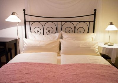 Bett Queen Size Braunfels Zimmer Beates Bed and Breakfast Pension Münzenberg